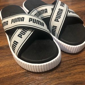 NWOT women’s 7.5 PUMA platform slides